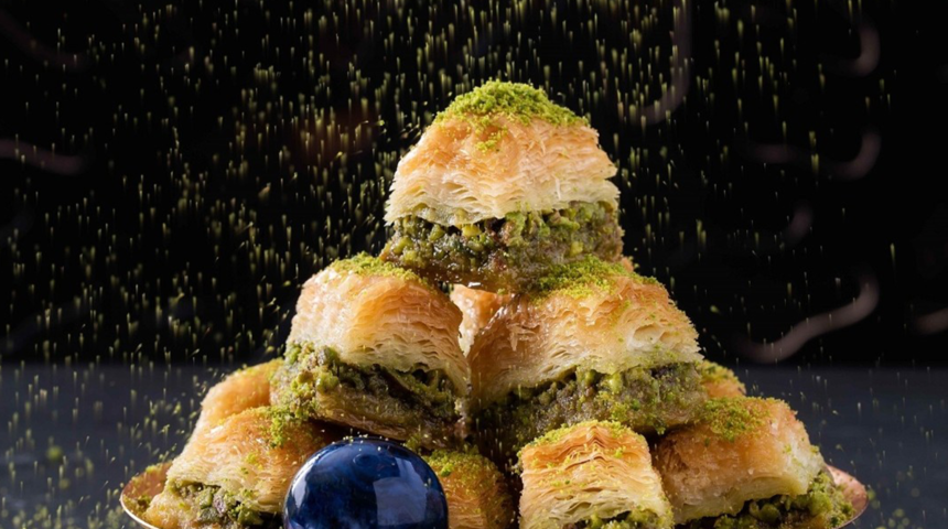 Baklavacıların bayram mesaisi erkenden başladı! 2 tonun üzerinde baklava üretildi