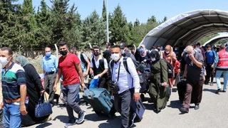 Kurban Bayramı öncesi Suriyeliler akın akın gidiyor!