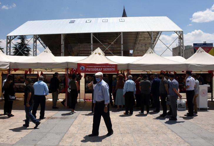 Kırşehir kent meydanında AA fotoğraflarının yer aldığı "15 Temmuz" sergisi açıldı G2