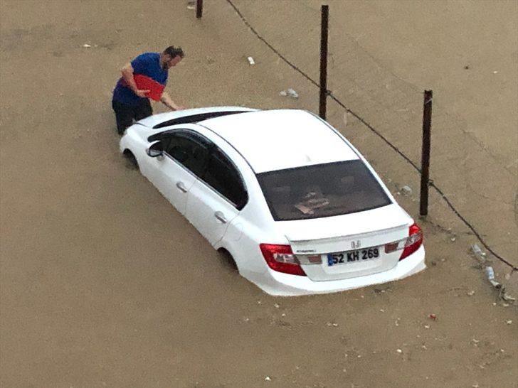 GÜNCELLEME - Rize'de etkili olan şiddetli sağanak heyelanlara ve bazı yolların kapanmasına neden oldu G1