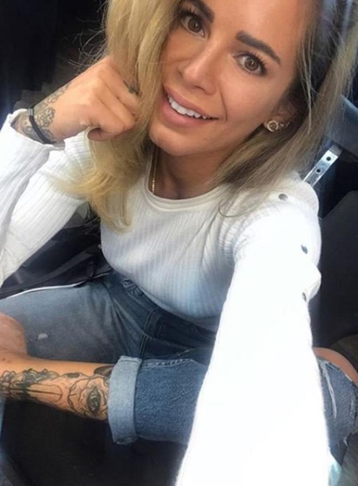 Eliz Sakuçoğlu üstsüz fotoğrafını paylaştı G3