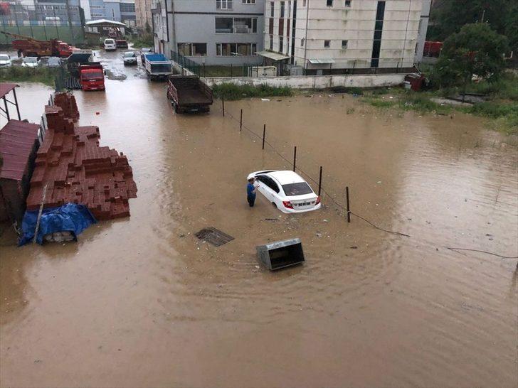 GÜNCELLEME - Rize'de etkili olan şiddetli sağanak heyelanlara ve bazı yolların kapanmasına neden oldu G4