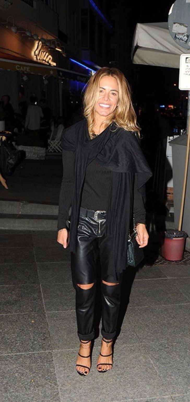 Eliz Sakuçoğlu üstsüz fotoğrafını paylaştı G4