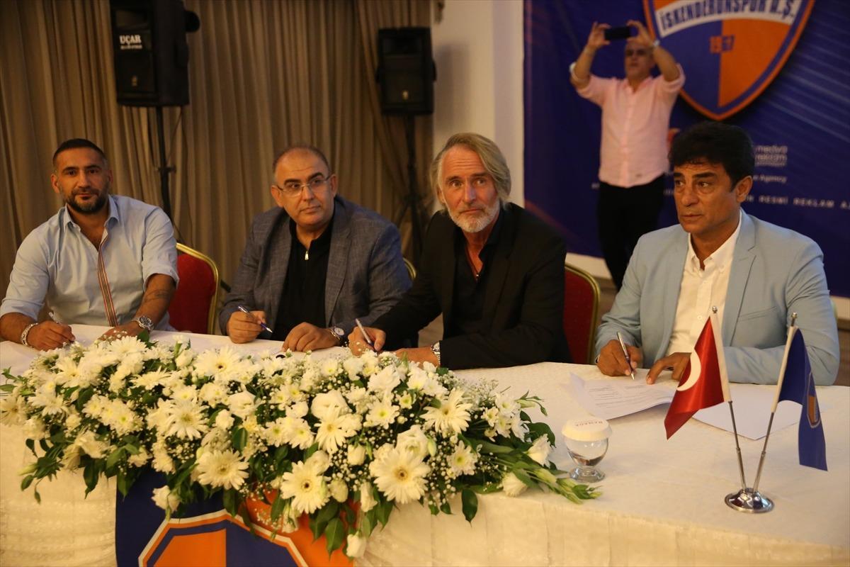 İskenderunspor, Jan Olde Riekerink ve &Uuml;mit Karan'la 3 yıllık s&ouml;zleşme imzaladı