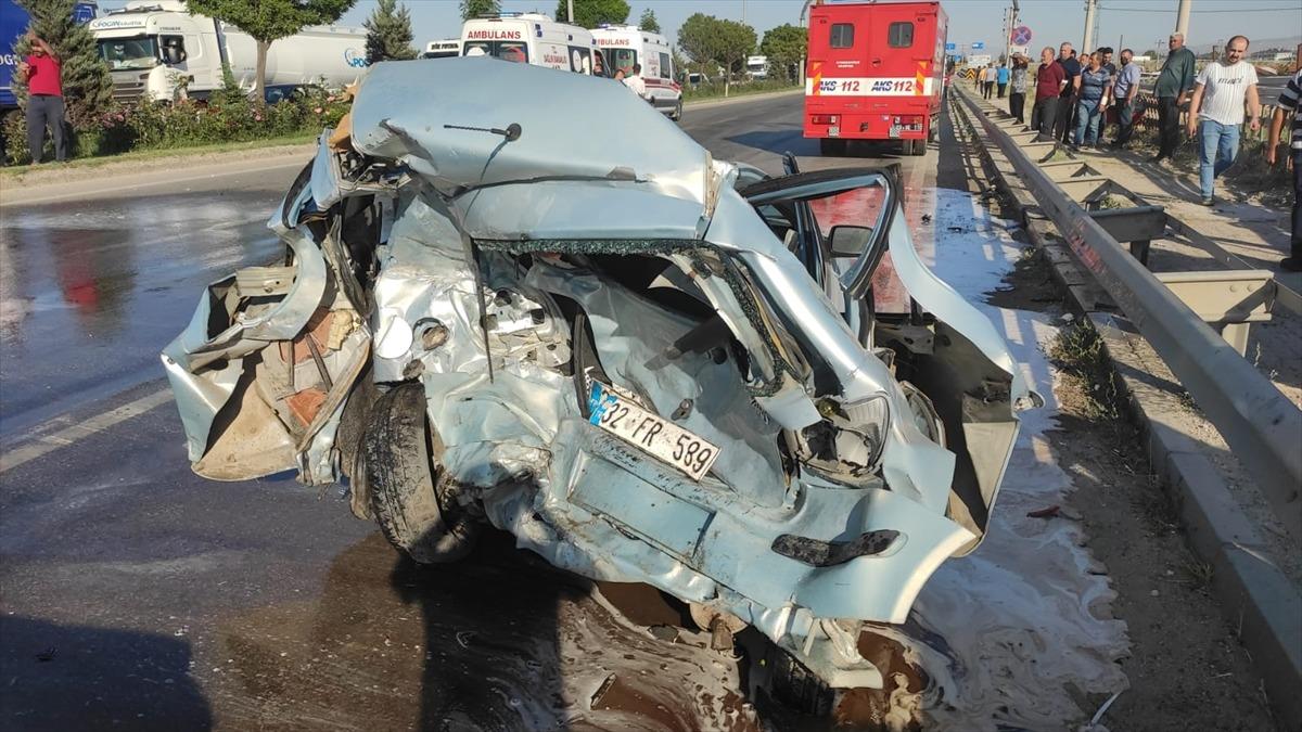 Afyonkarahisar'da zincirleme trafik kazası: 1 &ouml;l&uuml;, 4 yaralı
