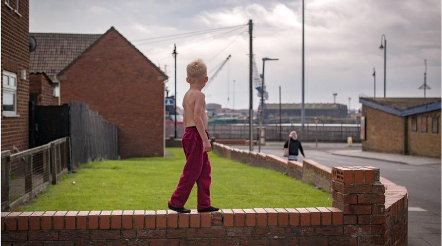 İngiltere'de temel hizmet &ccedil;alışanı ailelere mensup 'bir milyondan fazla &ccedil;ocuk yoksulluk i&ccedil;inde yaşıyor'