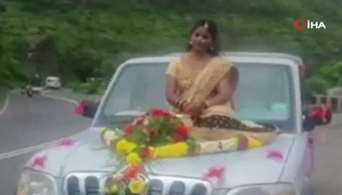 Ne kendini ne çevresini düşündü! Hindistan'da araç kaputu üzerinde tehlikeli düğün pozu