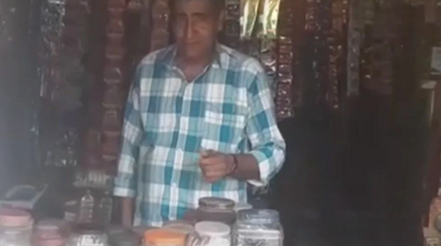 Yılda 300 gün uyuyan adam! Ailesi uykusunda yıkayıp yemek yediriyor