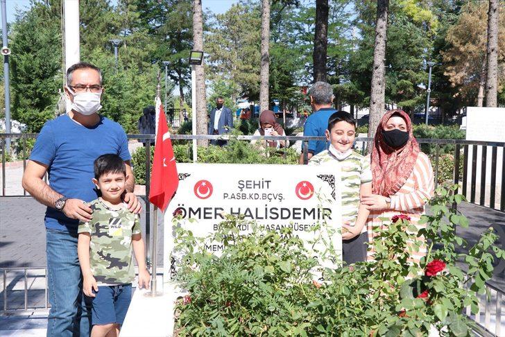 Şehit Ömer Halisdemir'in kabrine ziyaretçi akını G4