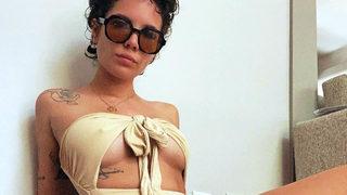 Karnı burnundaki Halsey'den cesur poz! Alev Aydın'a olan aşkını anlattı