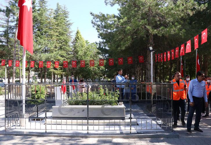 15 Temmuz'un kahramanı şehit Ömer Halisdemir'in kabrine ziyaretçi akını G1