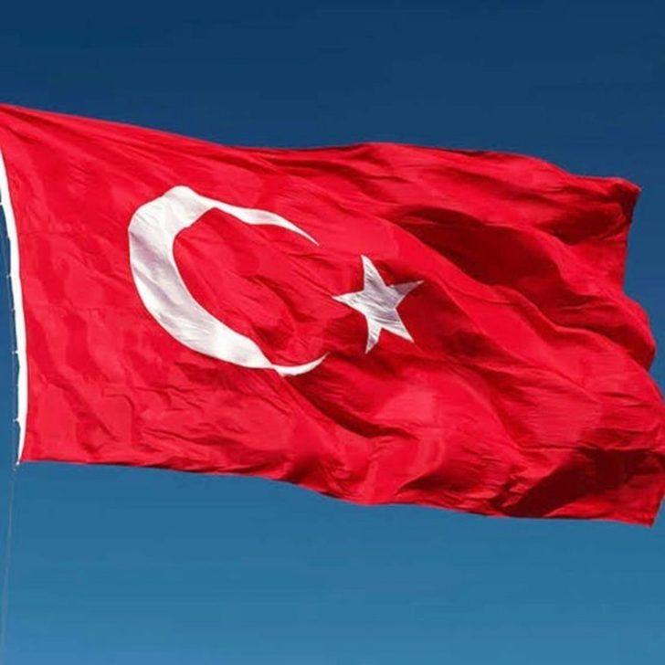 Ünlüler 15 Temmuz paylaşımlarıyla dikkat çekti G3