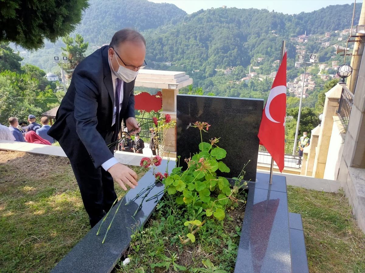 15 Temmuz şehitleri mezarları başında anıldı