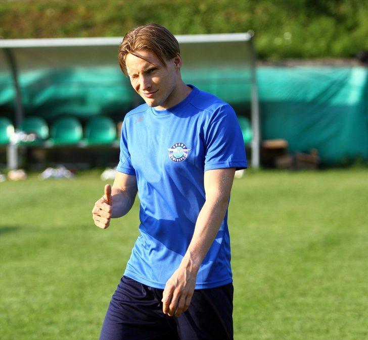 Adana Demirspor'un sağ beki Svensson: "Belhanda ve Balotelli gibi iyi takım arkadaşlarım var" G1