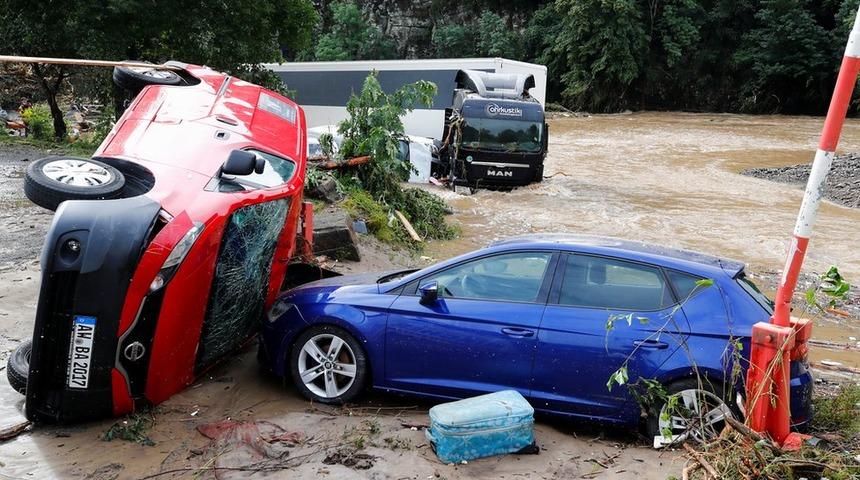 Şiddetli yağışlar Avrupa'da hayatı olumsuz etkiliyor: Almanya ve Bel&ccedil;ika'da &ccedil;ok sayıda can kaybı var
