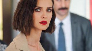 İrem Helvacıoğlu, derin yırtmaçlı elbisesiyle beğeni topladı