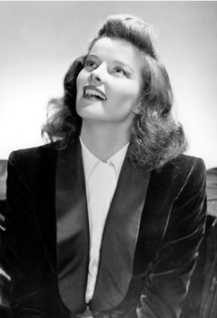 Yıllar geçse de modası geçmiyor! Dolabınızdan eksik etmemeniz gereken her dönemin parçaları G4