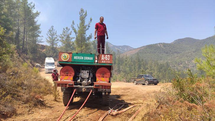 GÜNCELLEME 2 - Mersin'de çıkan orman yangınına havadan ve karadan müdahale ediliyor G2