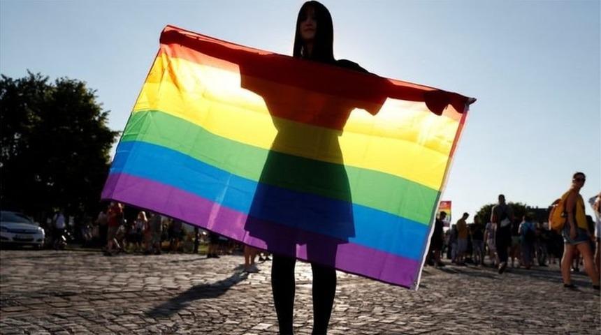 AB, LGBT haklarının ihlali gerek&ccedil;esiyle Macaristan ve Polonya hakkında yasal işlem başlattı