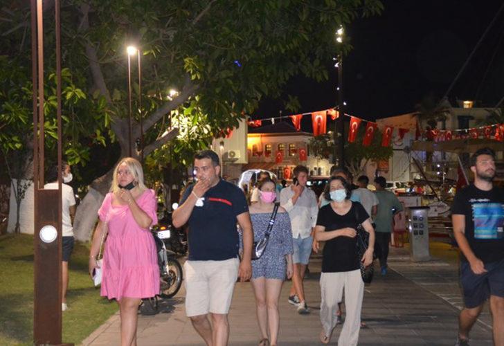 Tatilciler Bodrum'a akın etti! Uzun araç kuyrukları oluştu G2