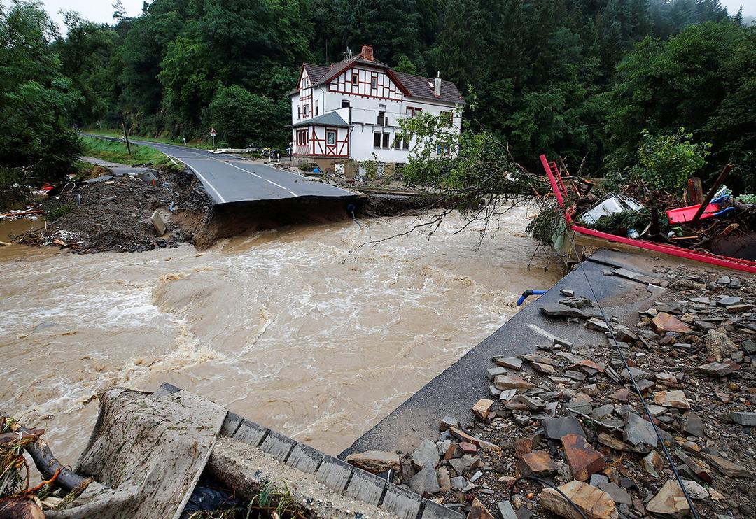 Son Dakika: Almanya felaketi yaşıyor! &Ouml;l&uuml; sayısı 103'e y&uuml;kseldi