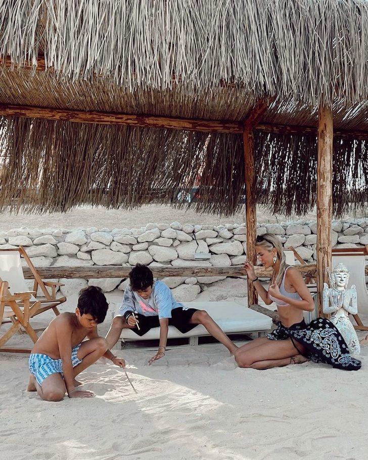 Çağla Şıkel'den olay paylaşım! Amuda kalkıp poz verdi  G5