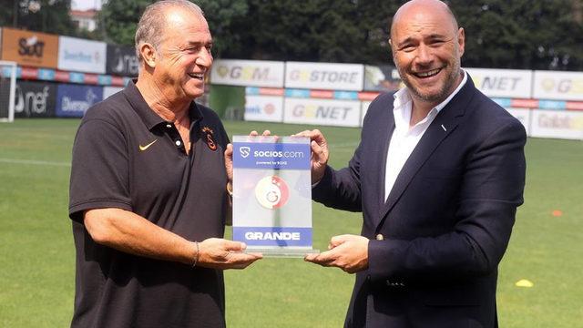  Fatih Terim'e 47. yıl plaketi