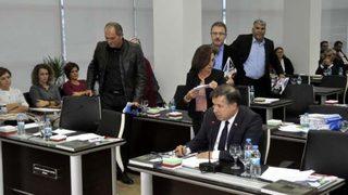 Çanakkale Belediye Meclis'i karıştı, AK Partili üyeler salonu terk etti