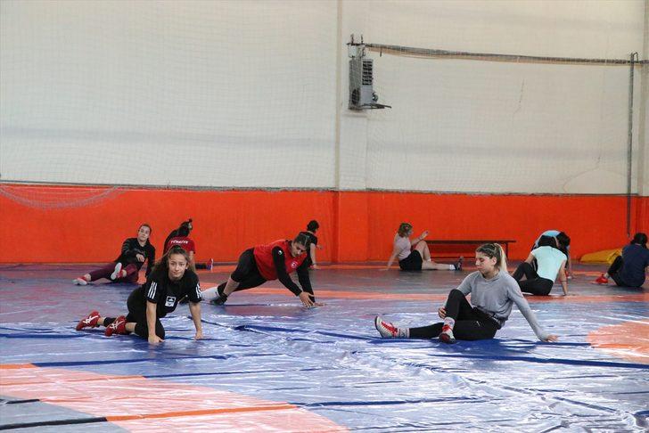 Genç kadın güreşçilerin hedefi dünya şampiyonluğu G1