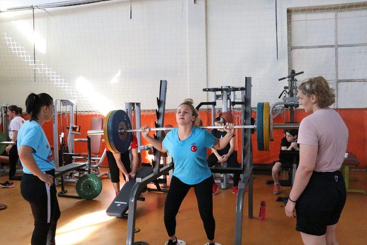 Genç kadın güreşçilerin hedefi dünya şampiyonluğu G2