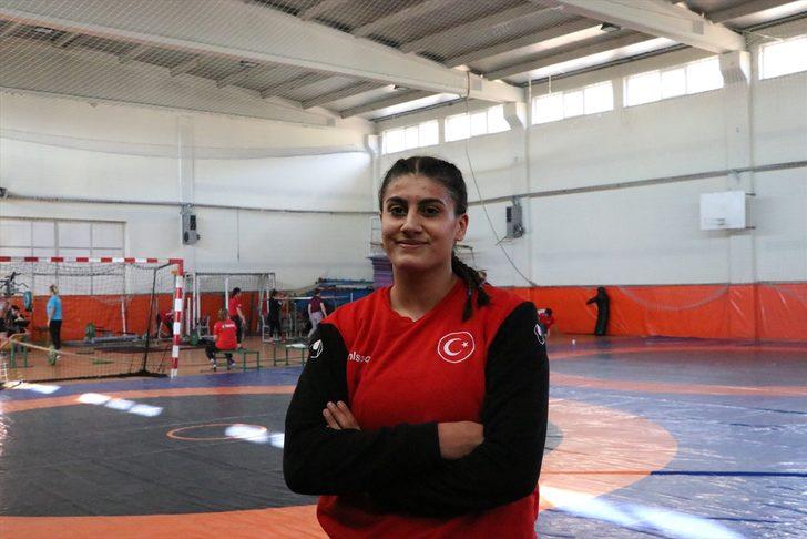 Genç kadın güreşçilerin hedefi dünya şampiyonluğu G4