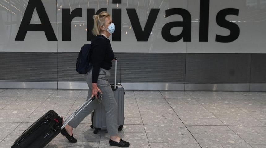 Covid: T&uuml;rkiye neden İngiltere'nin 'kırmızı seyahat listesi'nde kalmaya devam etti?