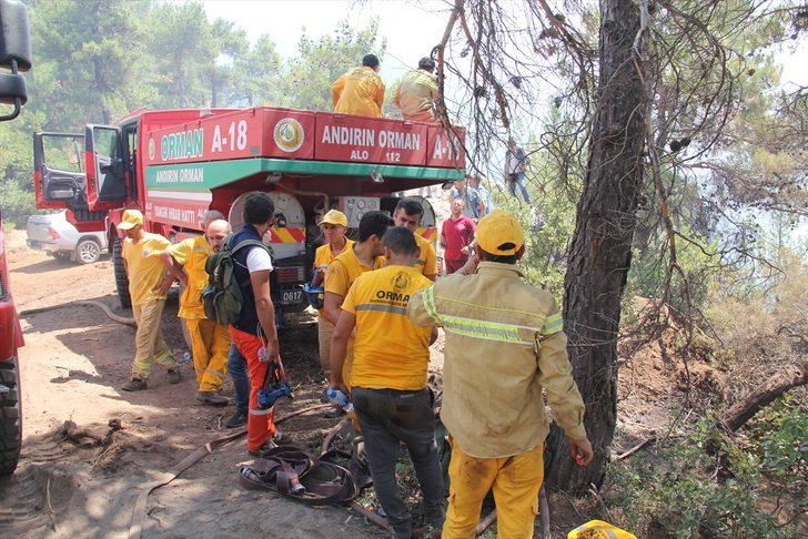 GÜNCELLEME - Hatay'ın Hassa ilçesindeki orman yangınına havadan ve karadan müdahale ediliyor G2