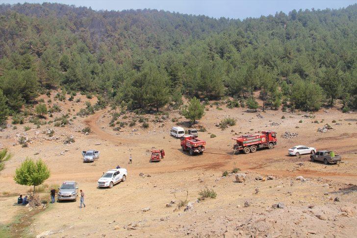 GÜNCELLEME - Hatay'ın Hassa ilçesindeki orman yangınına havadan ve karadan müdahale ediliyor G3