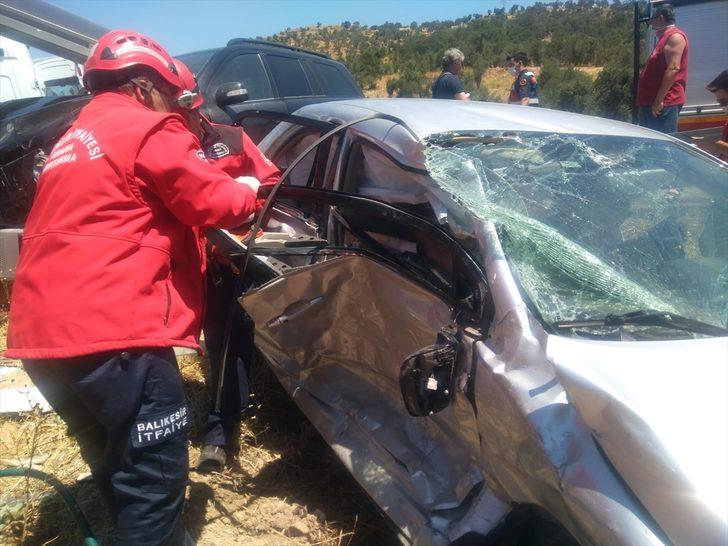 Balıkesir'de iki otomobil çarpıştı: 7 yaralı G1