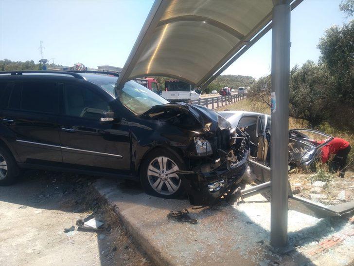 Balıkesir'de iki otomobil çarpıştı: 7 yaralı G2