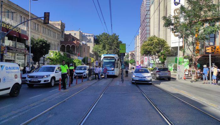 Karaköy'de tramvay yolunda kaza! Seferler durdu