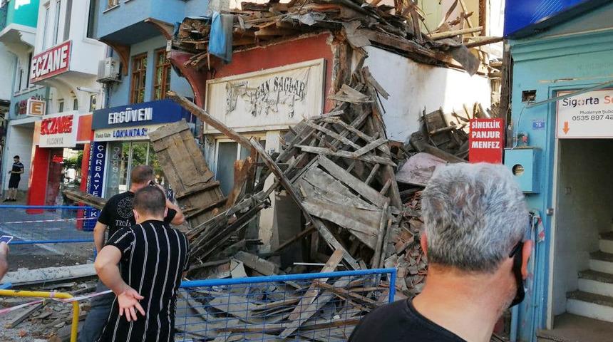 Bursa’da tarihi bina çöktü