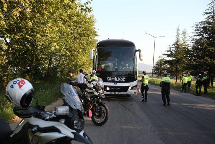 Bursa Şehirlerarası Otobüs Terminali'nde bayram öncesi yoğunluk yaşanıyor G4