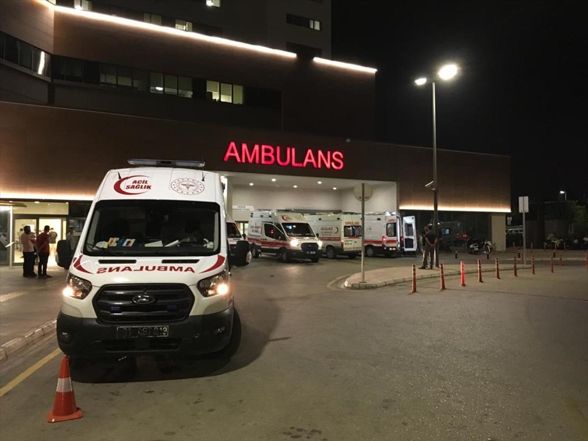 Adana'da polis memuru g&ouml;zaltına almaya &ccedil;alıştığı zanlı tarafından bı&ccedil;aklandı