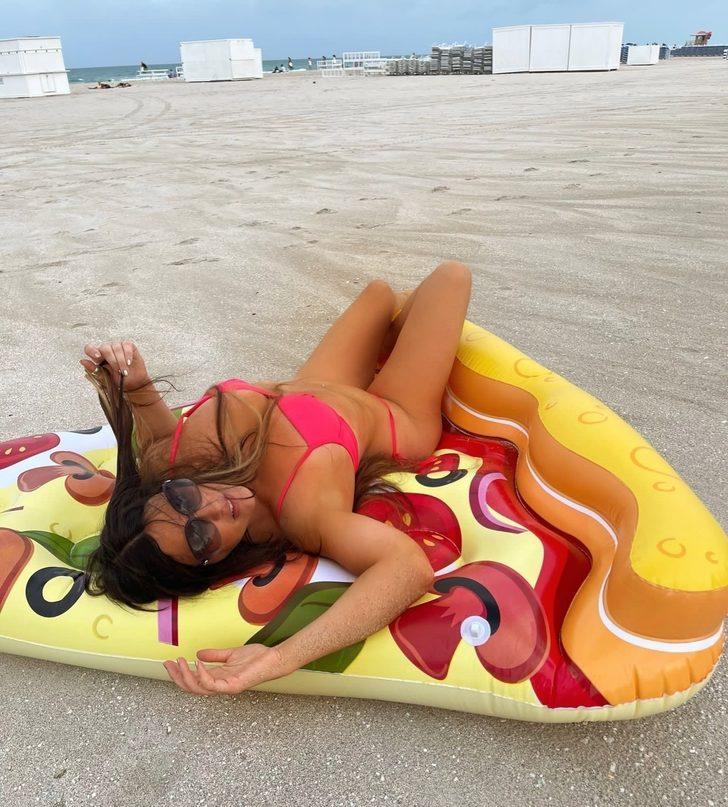 Claudia Romani'den pizzalı kutlama G3