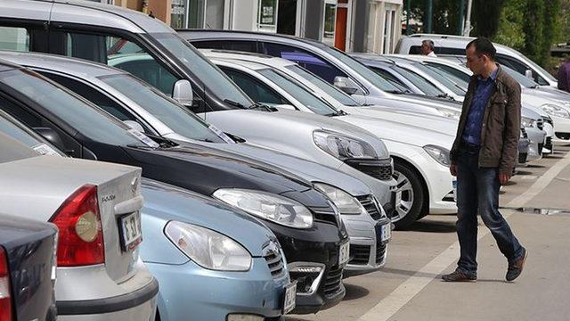 İkinci el otomobil fiyatları düşer mi? Otomobil alacaklar dikkat