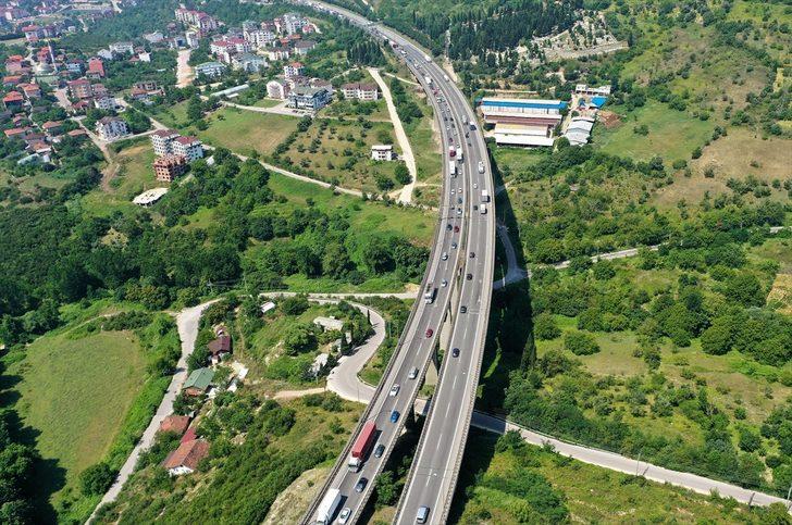 Kocaeli'de bayram tatili nedeniyle akıcı trafik yoğunluğu yaşanıyor G1