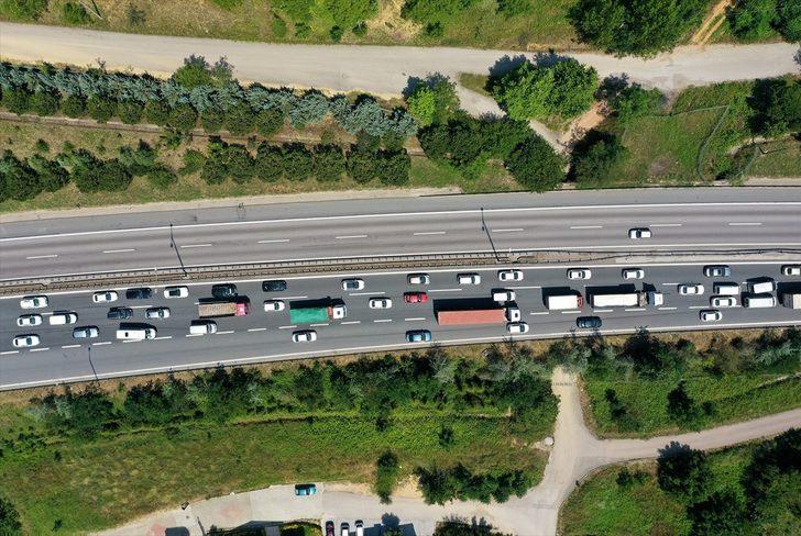 Kocaeli'de bayram tatili nedeniyle akıcı trafik yoğunluğu yaşanıyor G2