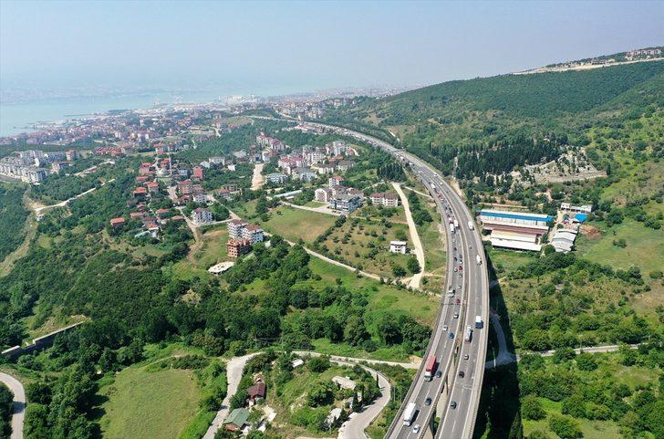 Kocaeli'de bayram tatili nedeniyle akıcı trafik yoğunluğu yaşanıyor G3
