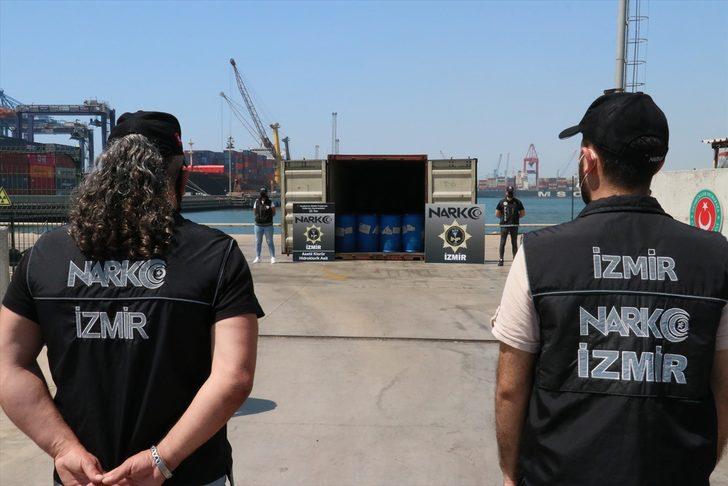 İzmir'e Çin'den getirilen bir konteynerde uyuşturucu yapımında kullanılan kimyasal madde ele geçirildi G2