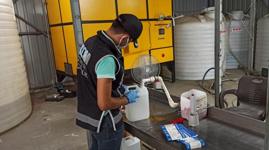 İzmir'de 8 bin 138 litre etil alkol ele geçirildi