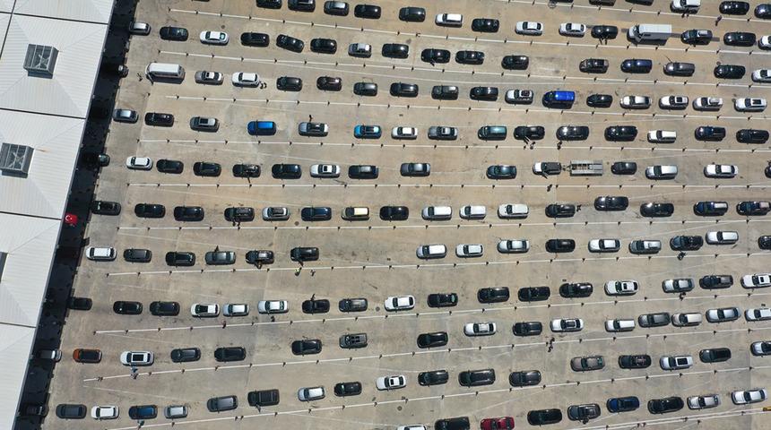 Kurban Bayramı'nı memleketlerinde geçirmek isteyen 'gurbetçilerin' yurda gelişleri sürüyor