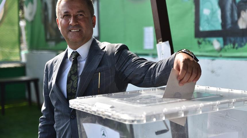 Giresunspor'da Hakan Karaahmet yeniden başkan