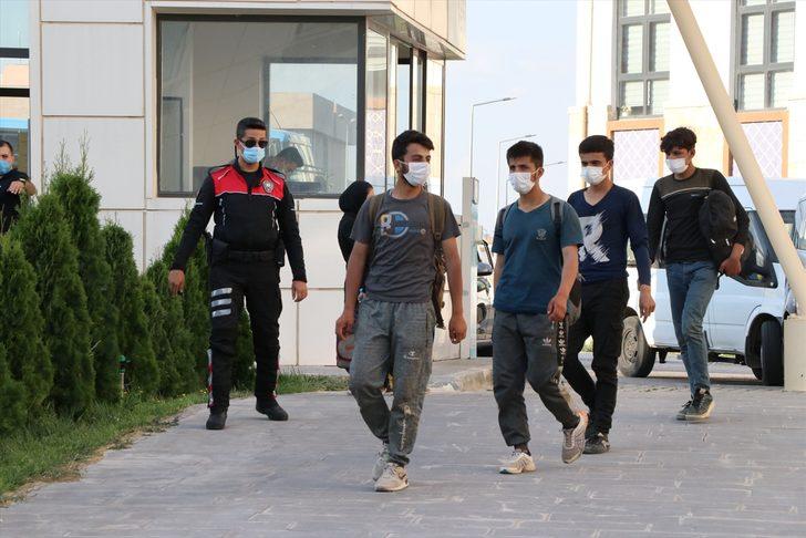 GÜNCELLEME - Niğde'de yurda yasa dışı yollarla giren 85 yabancı uyruklu yakalandı G2